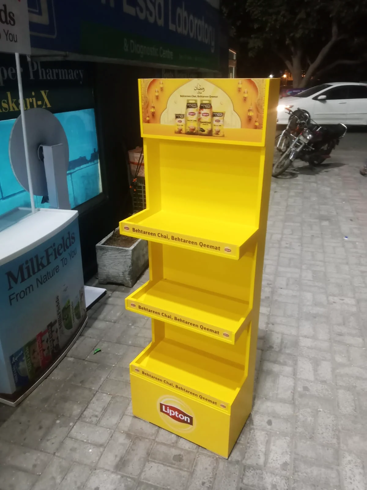 Lipton Ramzan unit installed at a street-side shop